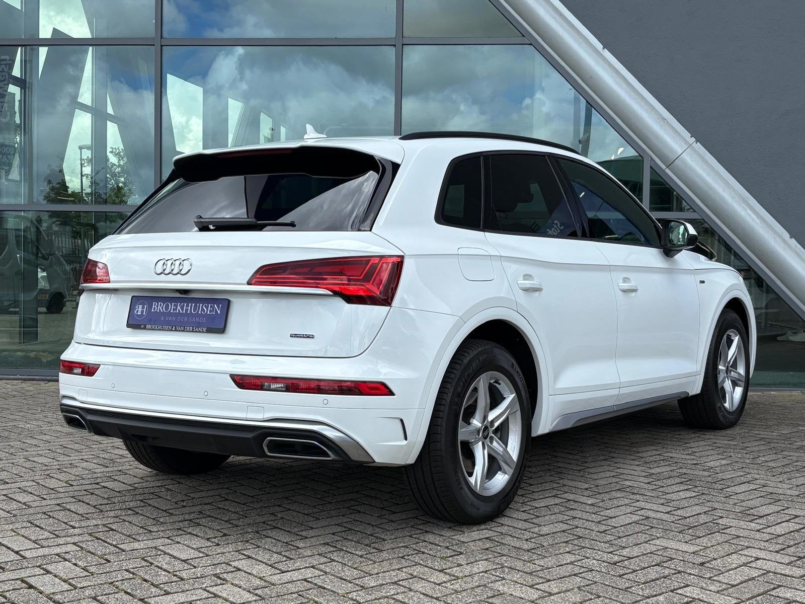 Audi Q5 55 TFSI e S edition Competition FACELIFT 367pk Lucht, Auto's, Automaat, Gebruikt, 4 cilinders, Wit