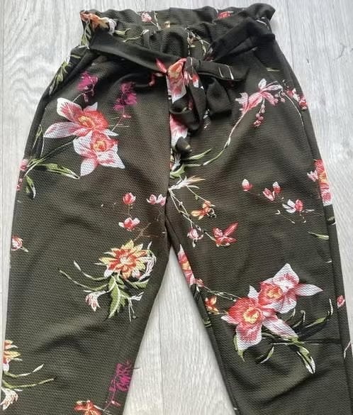 olijf groene broek maat M/ L, Kleding | Dames, Broeken en Pantalons, Zo goed als nieuw, Maat 42/44 (L), Groen, Lang, Ophalen of Verzenden
