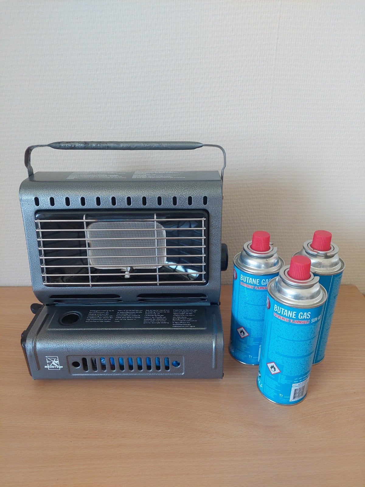 Kleine gaskachel met 3 gasflesjes., Ophalen, Gebruikt