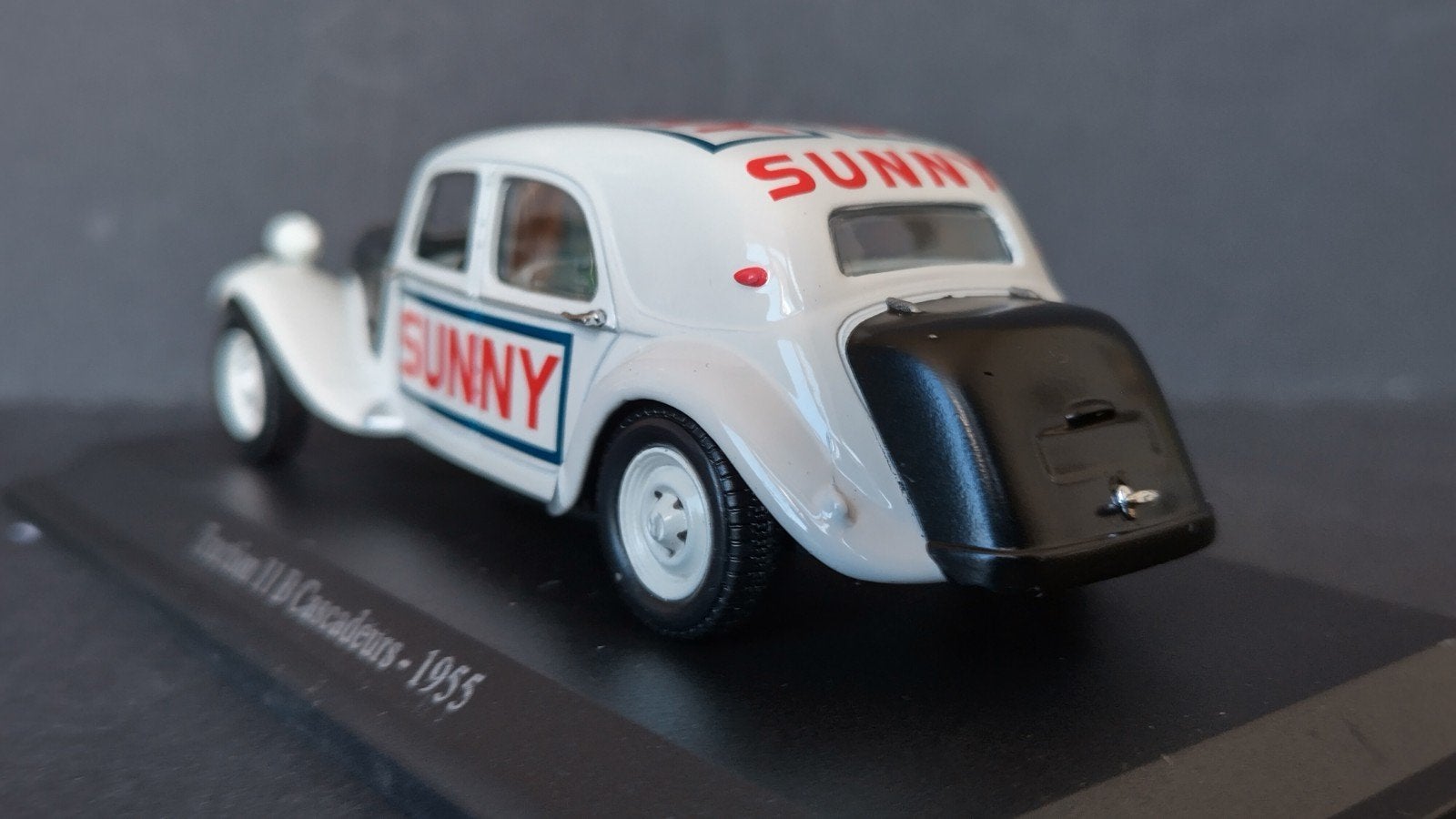 Citroen Traction Avant 11b Cascadeurs Sunny stunt 1:43 Pol, .., Auto, Verzenden, Nieuw