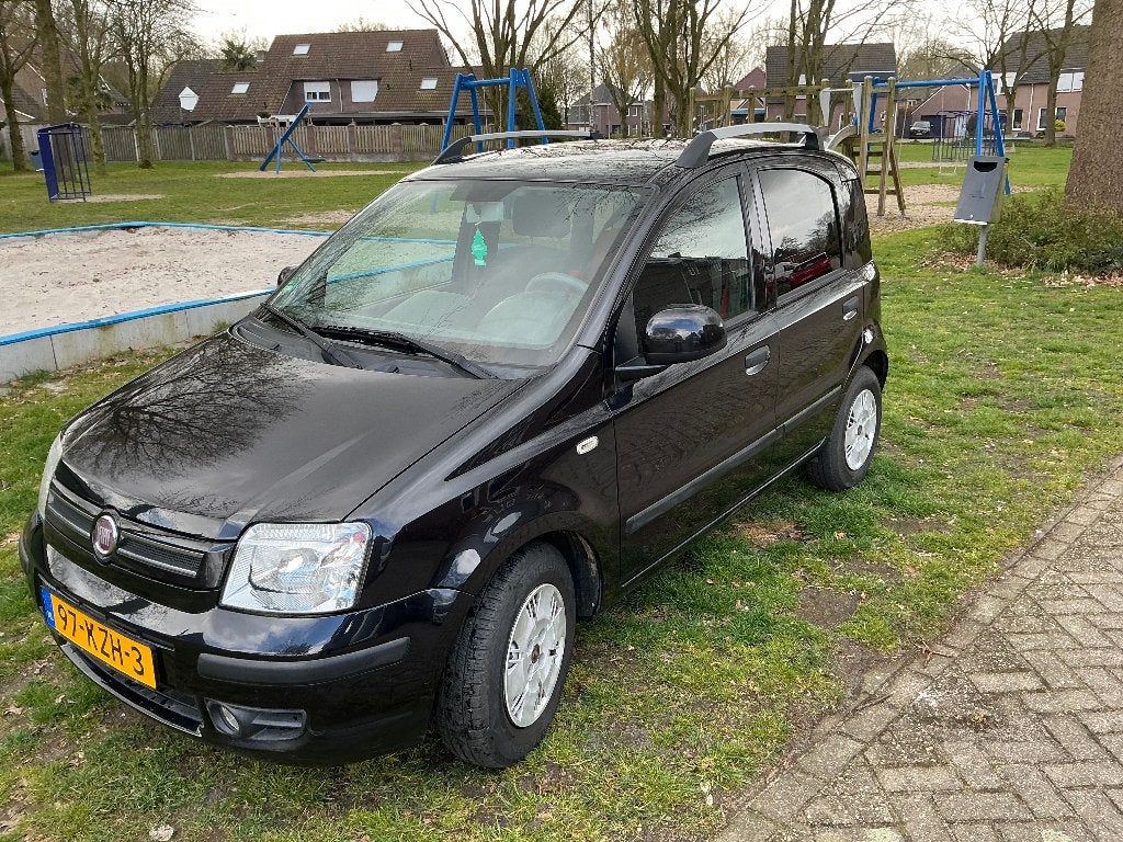 Fiat Panda 1.2 44KW 60PK 2010 Zwart, Voorwielaandrijving, Stof, Automatische klimaatregeling, Zwart