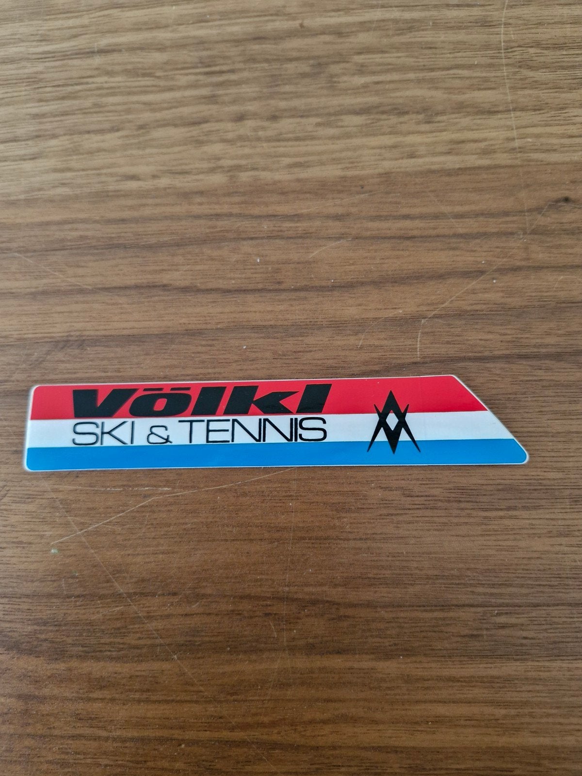 8977 Vintage Völkl Ski & Tennis Sticker, Ophalen of Verzenden, Zo goed als nieuw, Sport