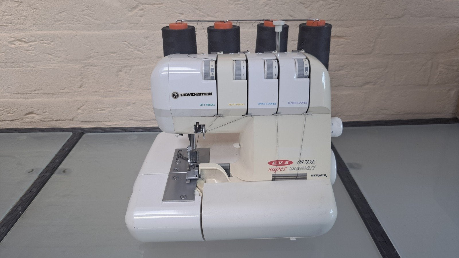Lewenstein Multi Lock 087DE Lockmachine incl. voetpedaal, Ophalen of Verzenden, Gebruikt, Lockmachine, Lewenstein
