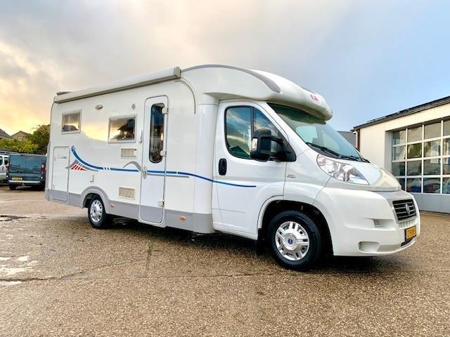 Adria ADRIATIK|Solar|Enkbedden|Camera|NETJES!, Caravans en Kamperen, Schotel, Verwarmde buitenspiegels, Airbags, 7 tot 8 meter