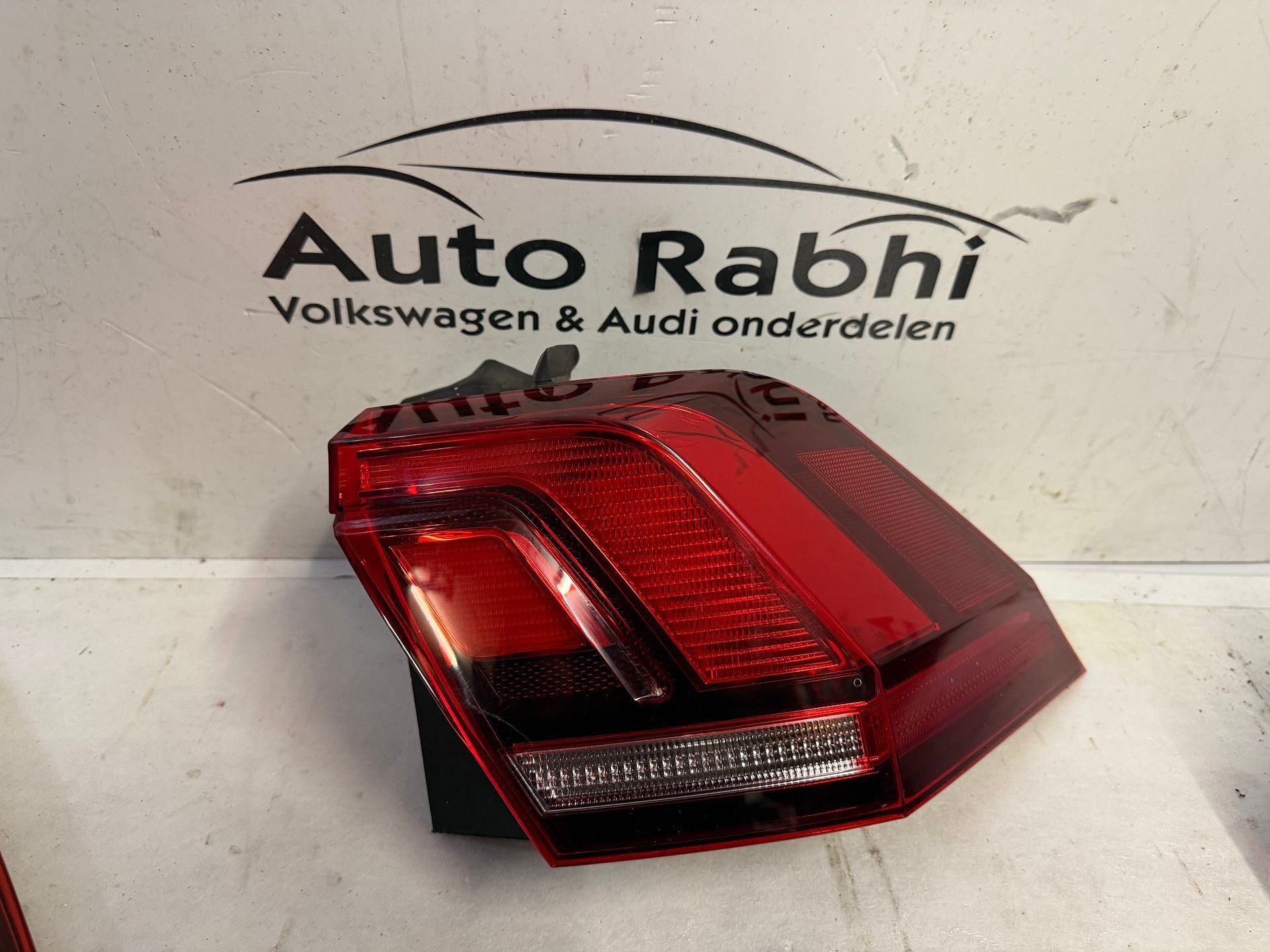 VW Tiguan Achterlicht Rechts 5NA945096D, Gebruikt, -, -, Ophalen of Verzenden