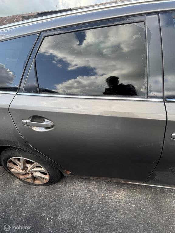 Achterdeur rechts Toyota Auris Touring Sports ('13-'19), Auto-onderdelen, Carrosserie en Plaatwerk, Ophalen, Gebruikt, Deur, Achter