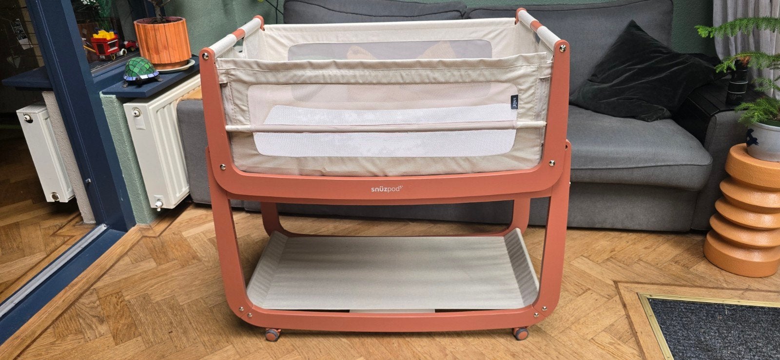 SnüzPod 5 co-sleeper in de prachtige kleur Terracotta., Kinderen en Baby's, Babywiegjes en Ledikanten, Ophalen, Zo goed als nieuw