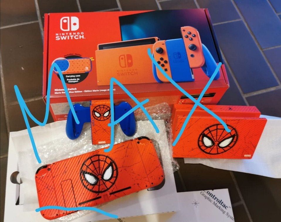 Custom Carbon Spider-Man Nintendo Switch Mario limited edit., Spelcomputers en Games, Switch 2019 Upgrade, Met 2 controllers, Nieuw
