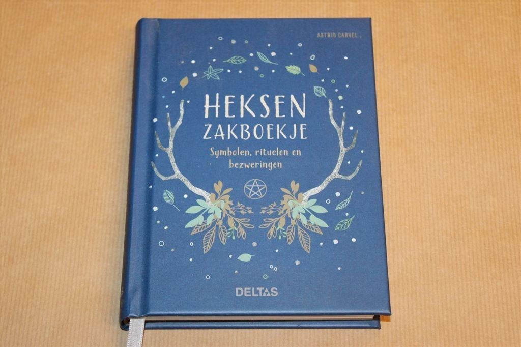 Heksen Zakboekje - Symbolen, rituelen en bezweringen, Ophalen of Verzenden, Zo goed als nieuw, Overige onderwerpen, Achtergrond en Informatie