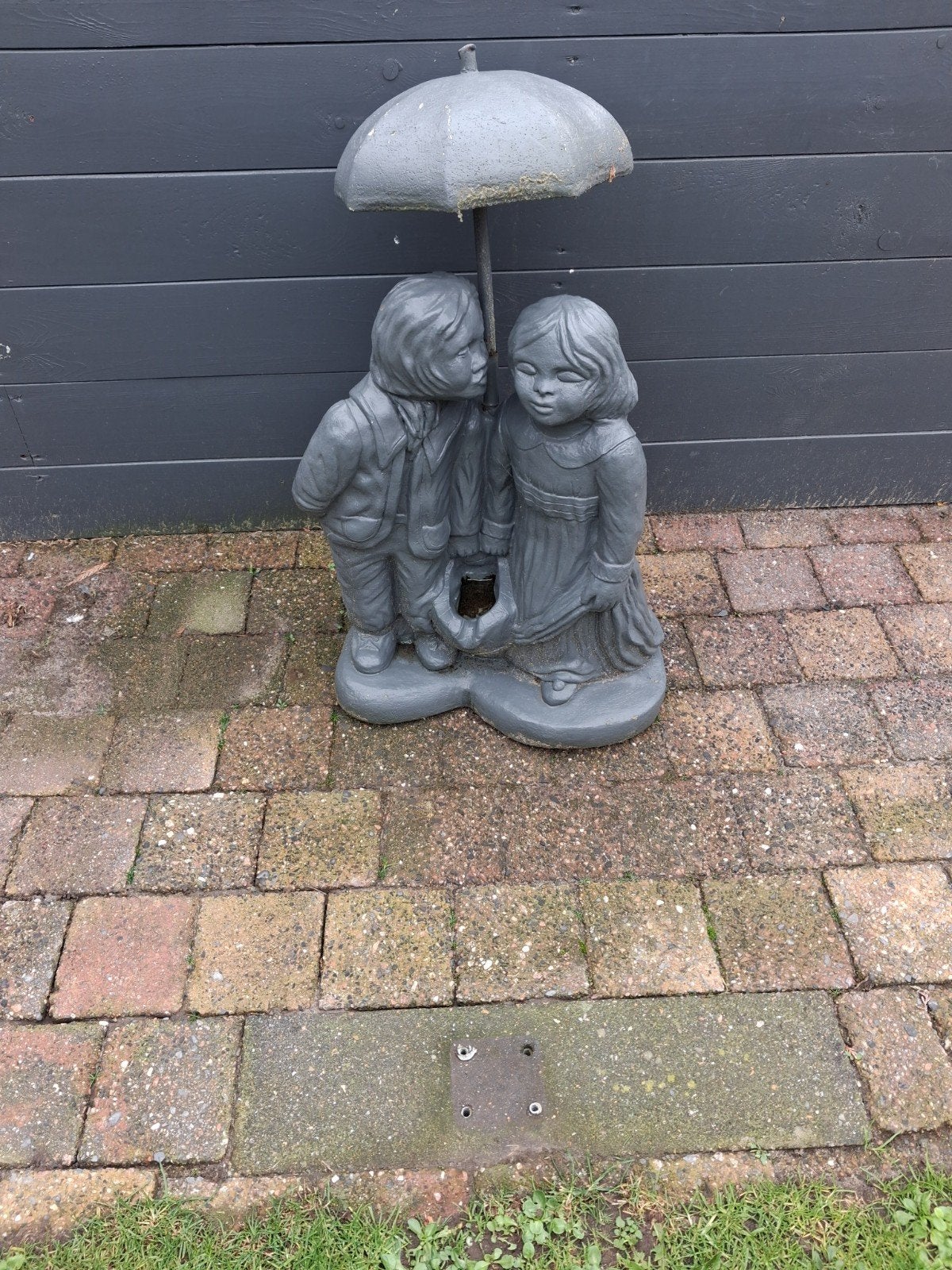 Beeldje jongen en meisje met paraplu - Tuindecoratie, Tuin en Terras, Ophalen, Gebruikt