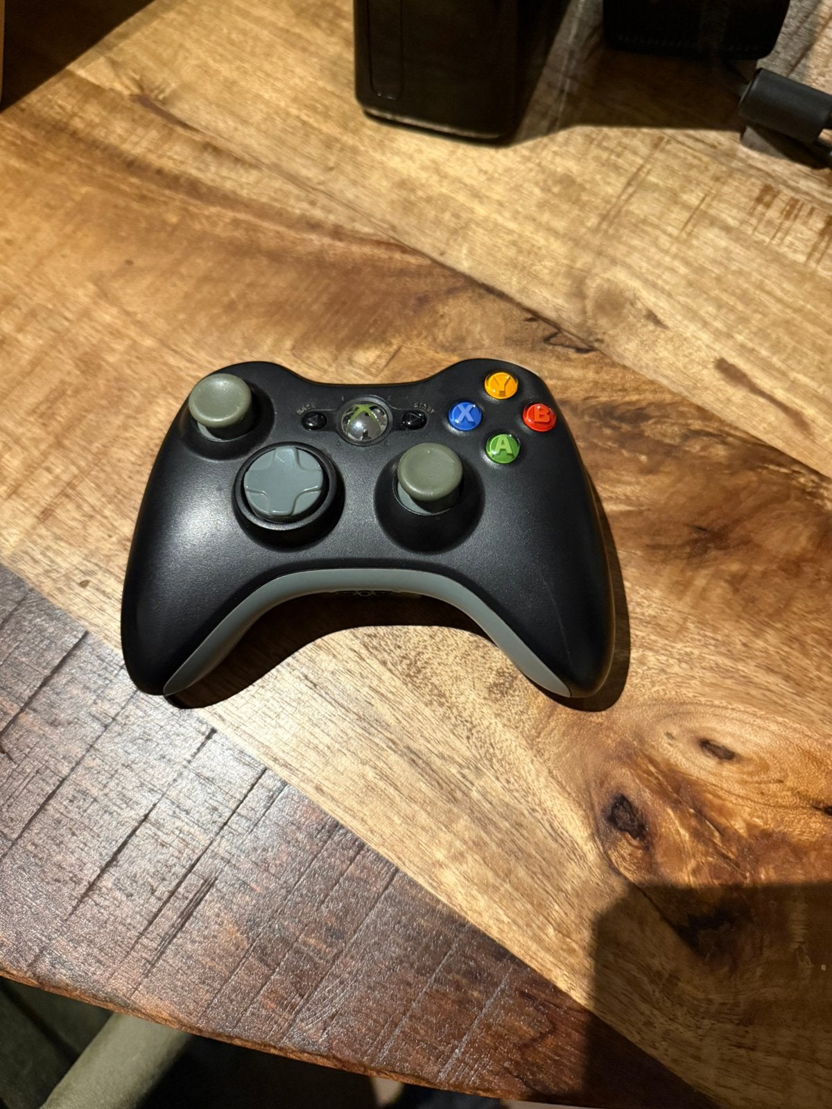 Xbox controller zwart met witte bovenkant (mist klepje), Ophalen of Verzenden, Zo goed als nieuw, Controller, Xbox Original