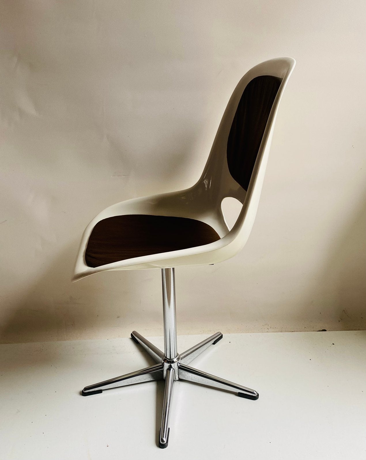 Space Age kuipstoel van Lockhausen , 2 in voorraad, Ophalen, Kunststof, Gebruikt, Wit