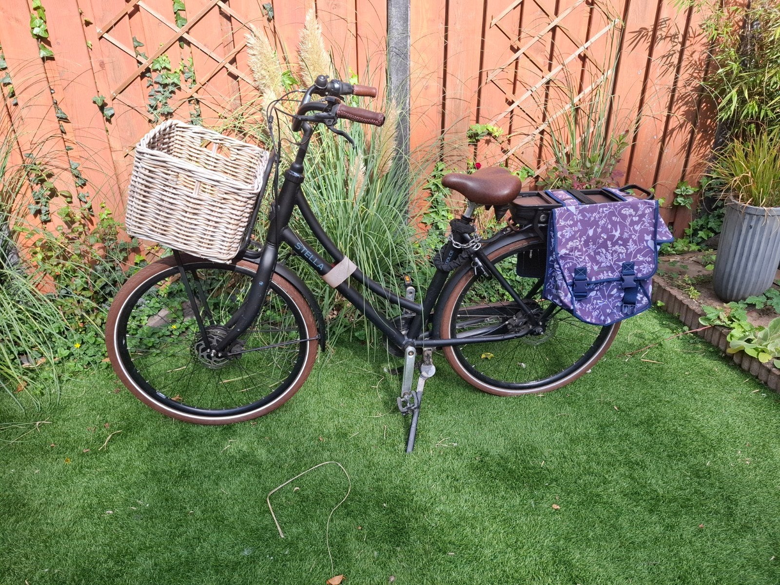 Stella elektrische fiets met mand, slot en fietstas, Gebruikt, 51 tot 55 cm, 50 km per accu of meer, Ophalen