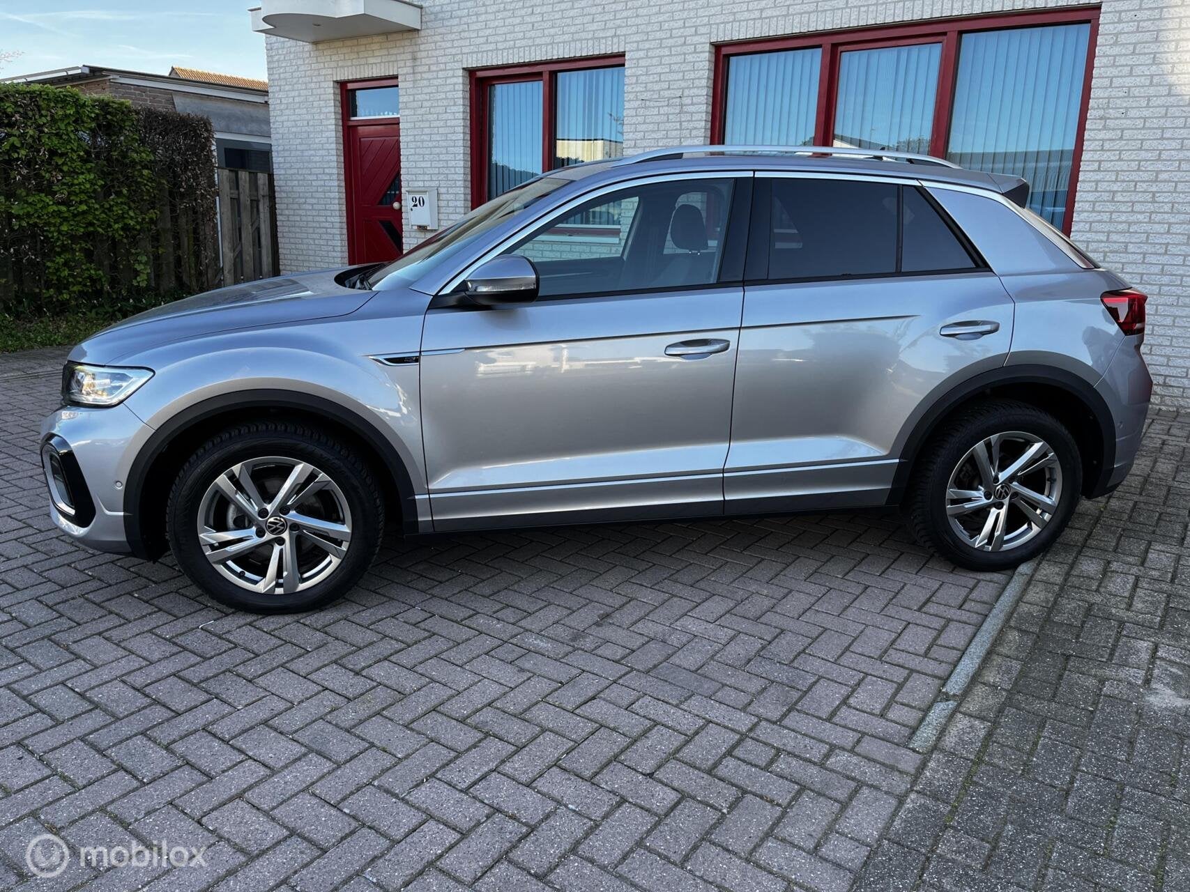 Volkswagen T-Roc 1.5 TSI R-Line / DIG COCKPIT / NAVI, Auto's, Volkswagen, Voorwielaandrijving, Zwart, 4 cilinders, 150 pk