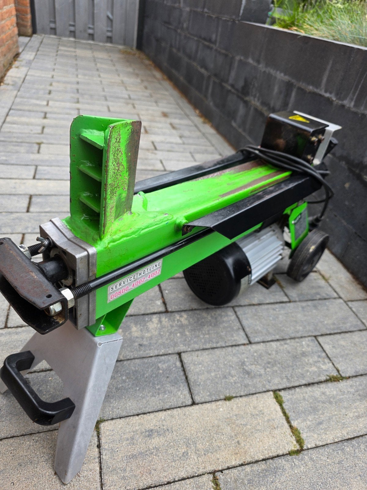 Compacte en krachtige 4-tons houtklover op 230V, Ophalen, Gebruikt, Elektrisch, Liggend