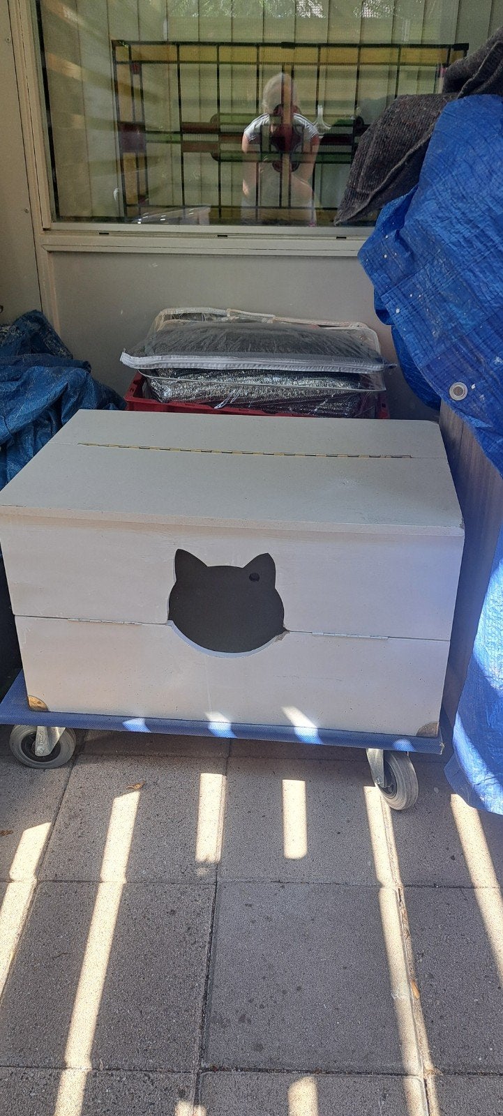 Kitten werpkist, Ophalen