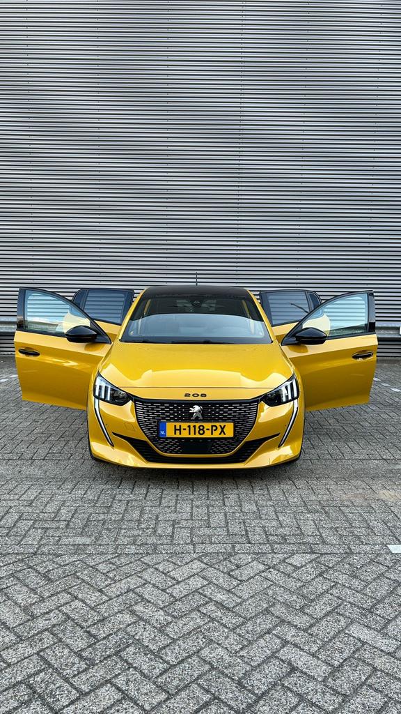 Peugeot 208 GT Line |131 pk |Eat-8 |Pano |Stoel verw|Carplay, Auto's, Peugeot, Zwart, 1199 cc, 1133 kg, Leder en Stof