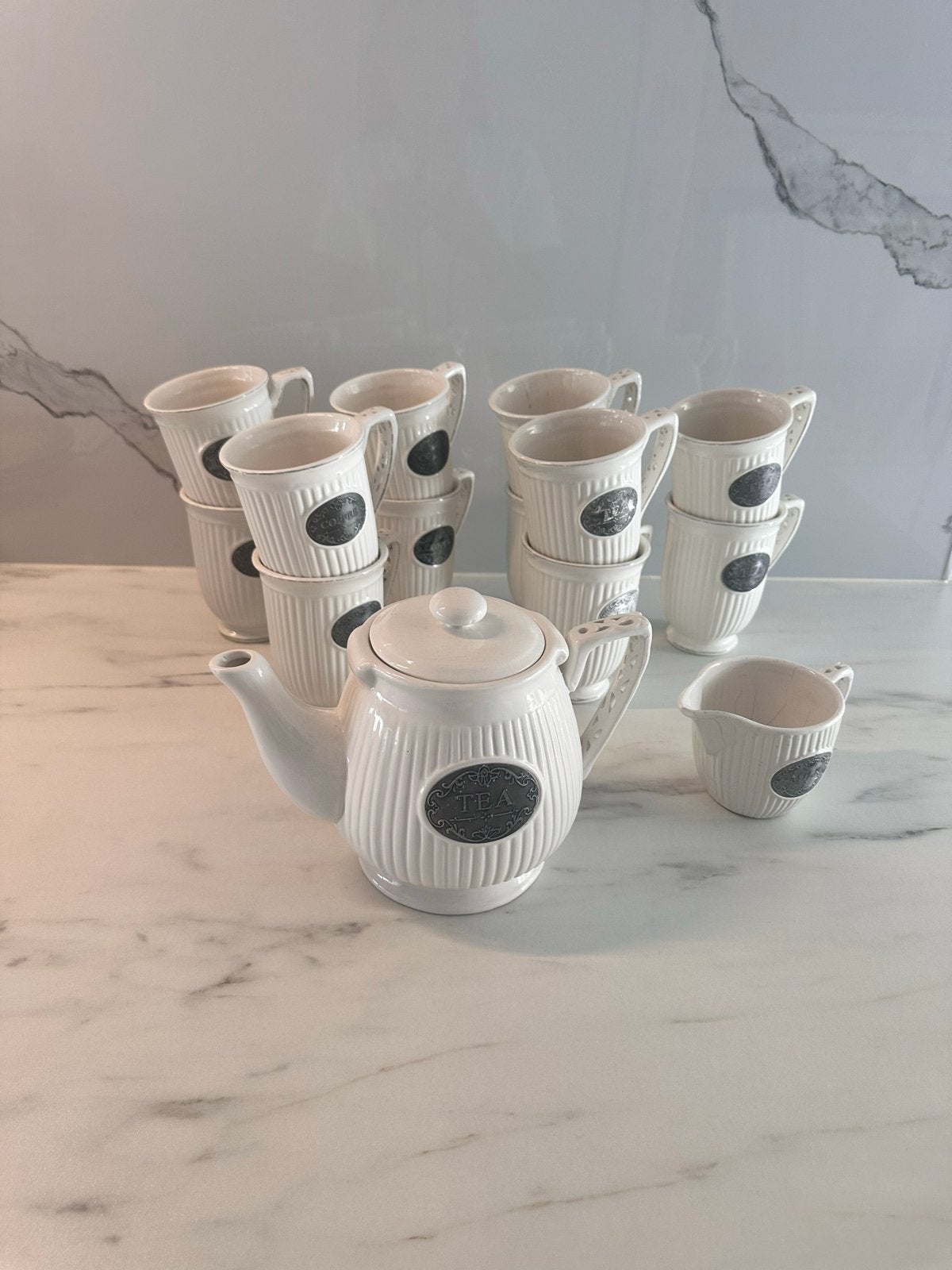 Riverdale Theepot met 10 kopjes en melkkannetje, Ophalen, Overige merken, Zo goed als nieuw, Theepot