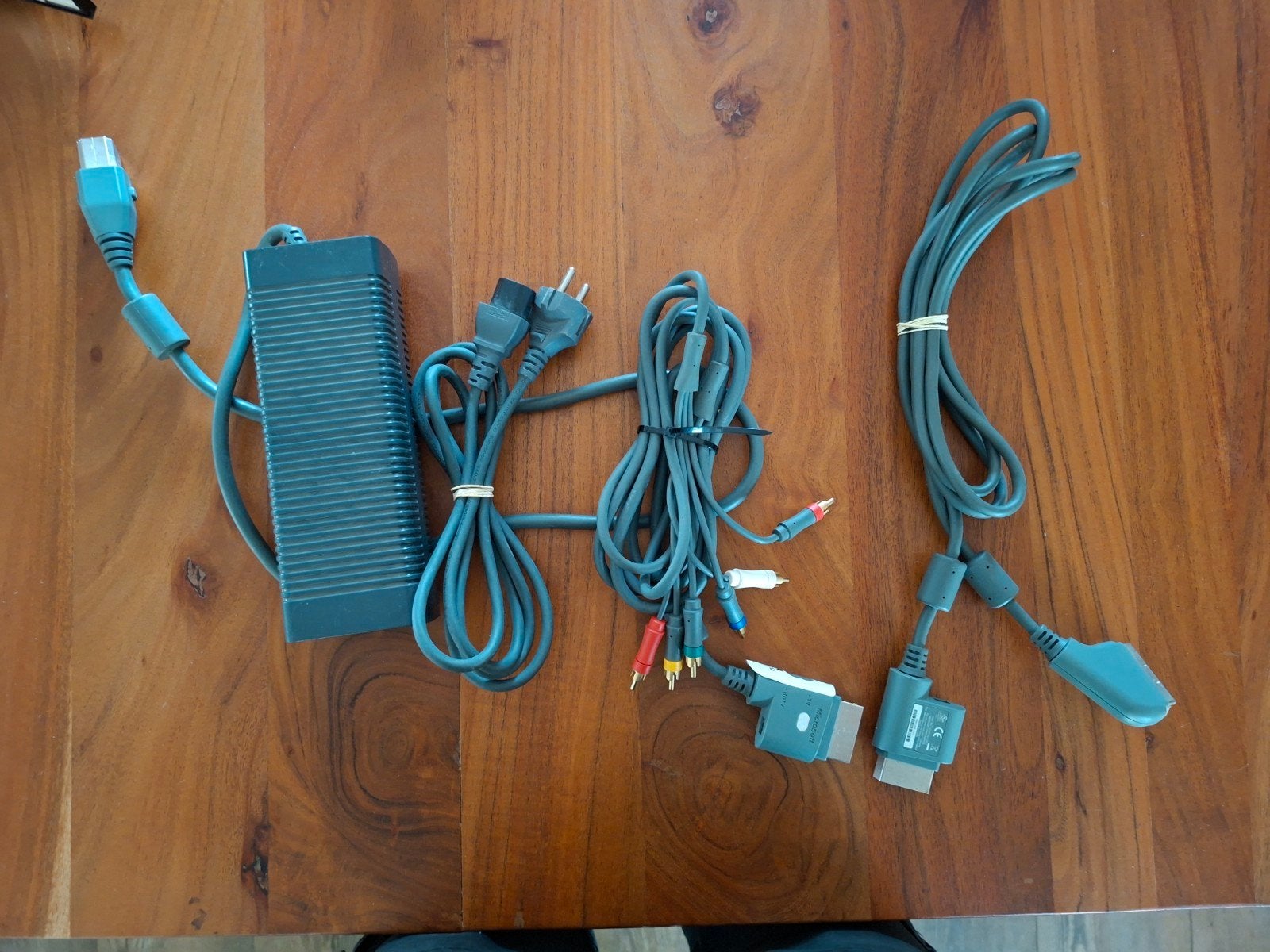 xbox 360 kabels ~ stroomkabel ~ av kabel ~ scart kabel, Avontuur en Actie, 1 speler, Ophalen of Verzenden, Zo goed als nieuw