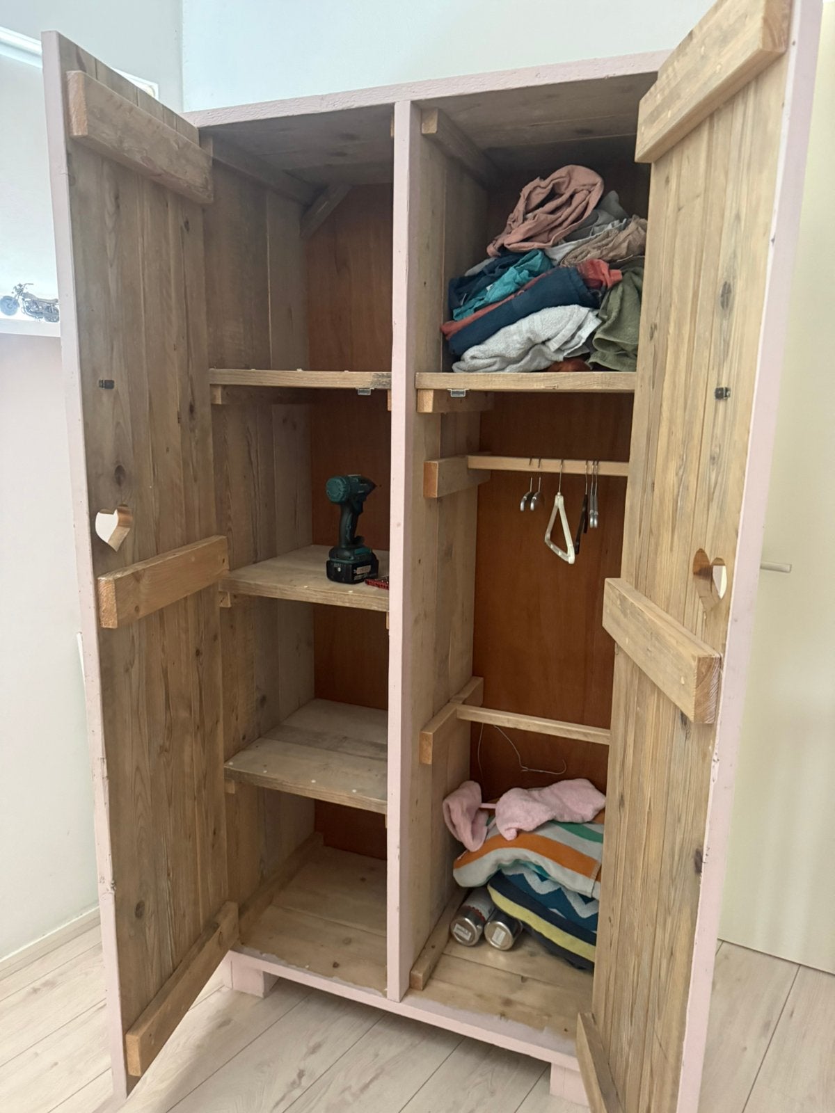 Steigerhouten kast met hartjes - Roze, Gebruikt, 200 cm of meer, 25 tot 50 cm, Overige houtsoorten