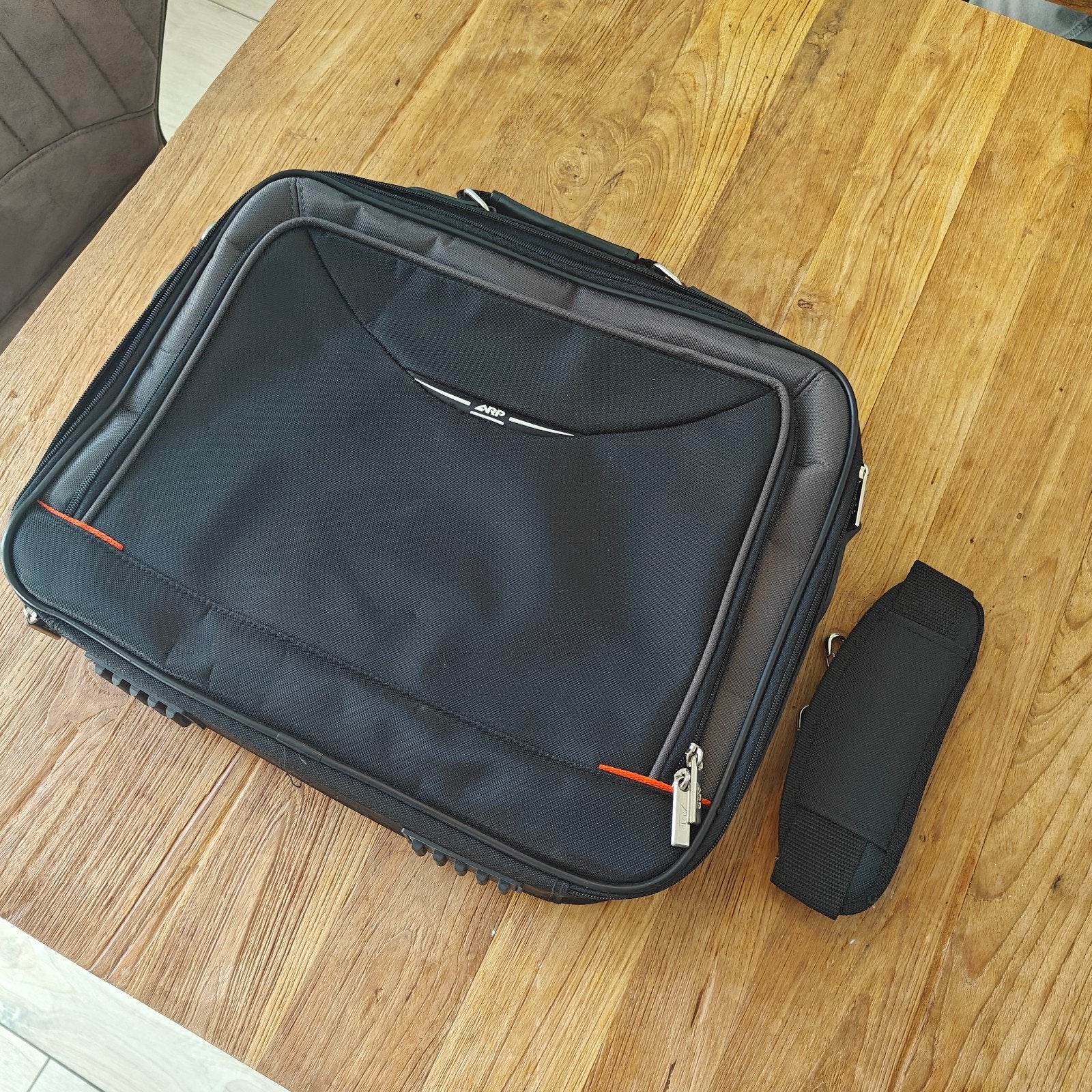 ARP Laptoptas - Zwart, met schouderband, Meerdere vakken, Nieuw, Aktetas, Ophalen of Verzenden