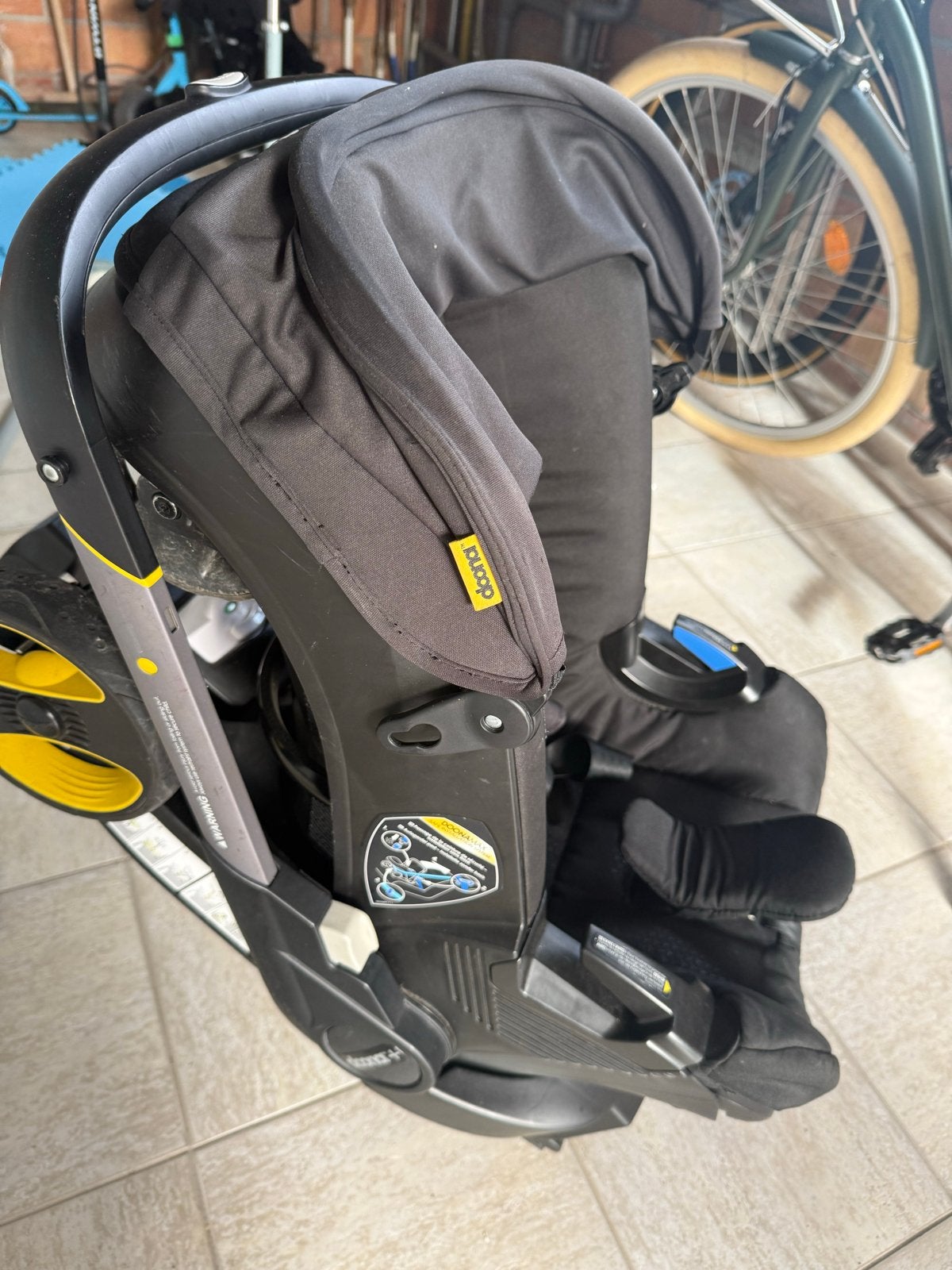 Doona autostoel en isofix base, Zijbescherming, 0 t/m 13 kg, Ophalen, Overige merken