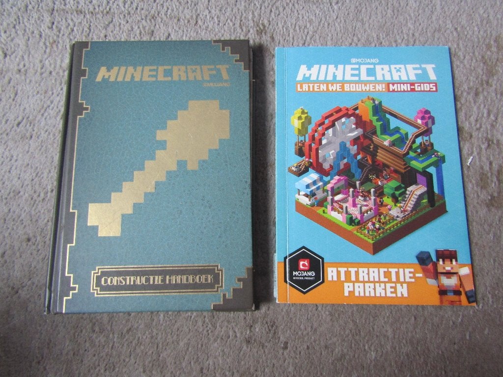 Boek: Minecraft - Constructie handboek, Gelezen, Fictie algemeen, Ophalen of Verzenden, Uitgeverij JP Books