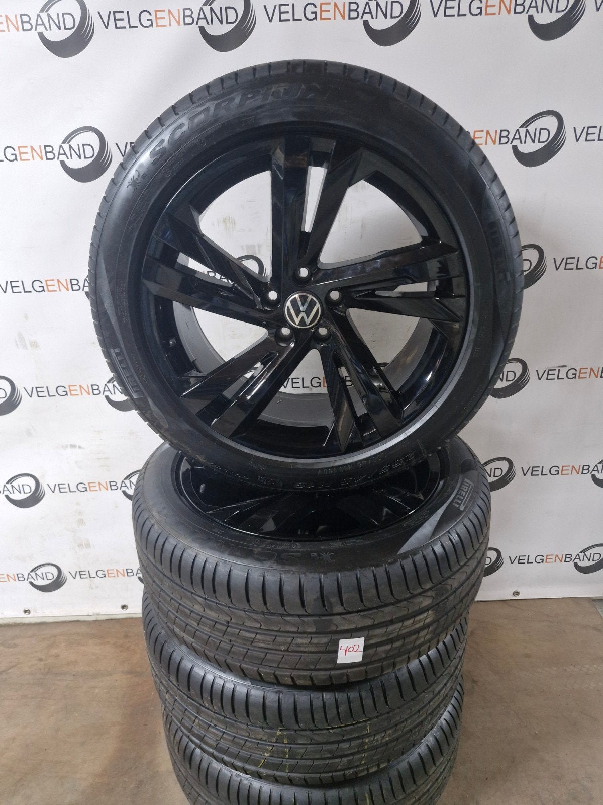 Zomerset VW Tiguan Tayron Valencia R line 255 45 19 zwart, Auto-onderdelen, 19 inch, Gebruikt, 255 mm, .