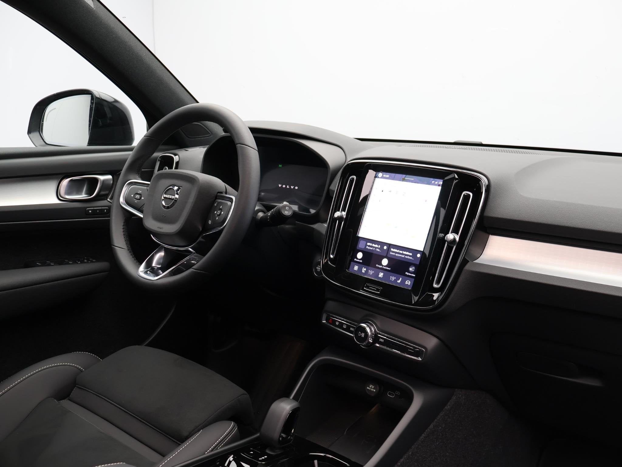 Volvo XC40 2.0 B4 Plus Dark / Pano. dak / Elektr. stoelverst, Auto's, Gebruikt, 4 cilinders, Origineel Nederlands, SUV of Terreinwagen