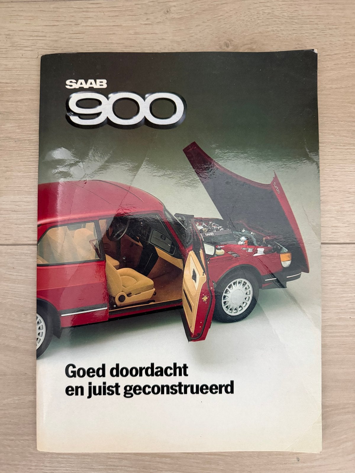 SAAB 900 Brochure - Goed doordacht en juist geconstrueerd, Boeken, Ophalen of Verzenden, Gelezen, Overige merken