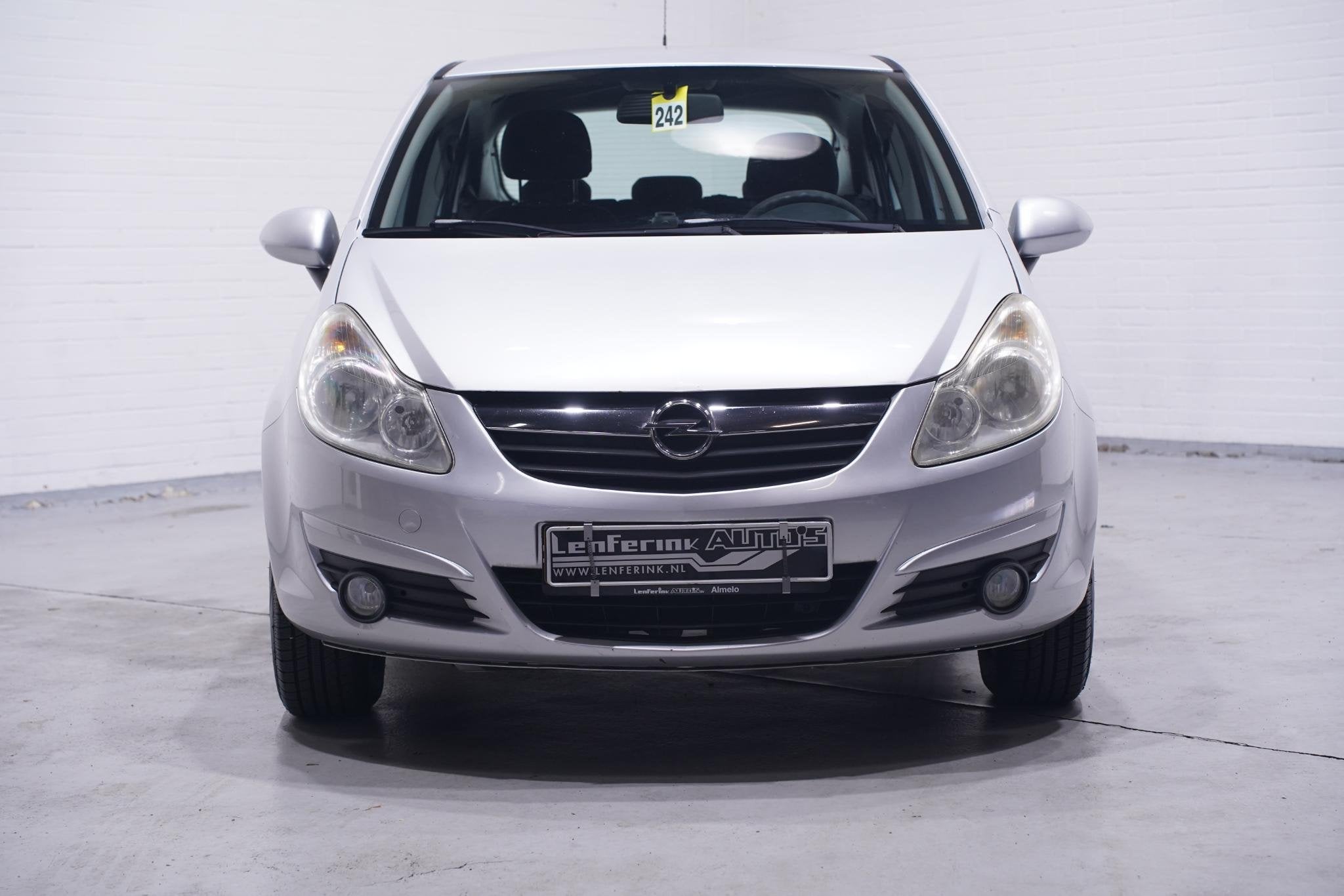 Opel Corsa 1.4-16V Enjoy airco cruise-controle mistlampen vo, Voorwielaandrijving, Gebruikt, 4 cilinders, 49 €/maand