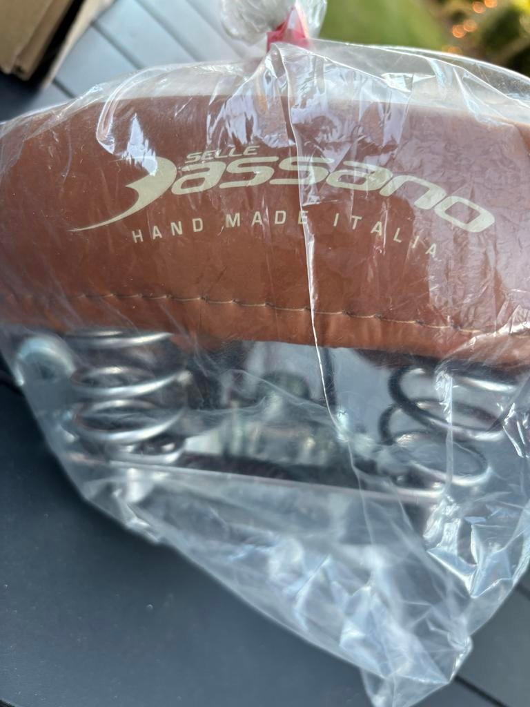 Selle Bassano Zadel Bruin Retro - Nieuw, Fietsen en Brommers, Fietsonderdelen, Ophalen of Verzenden, Nieuw, Zadel