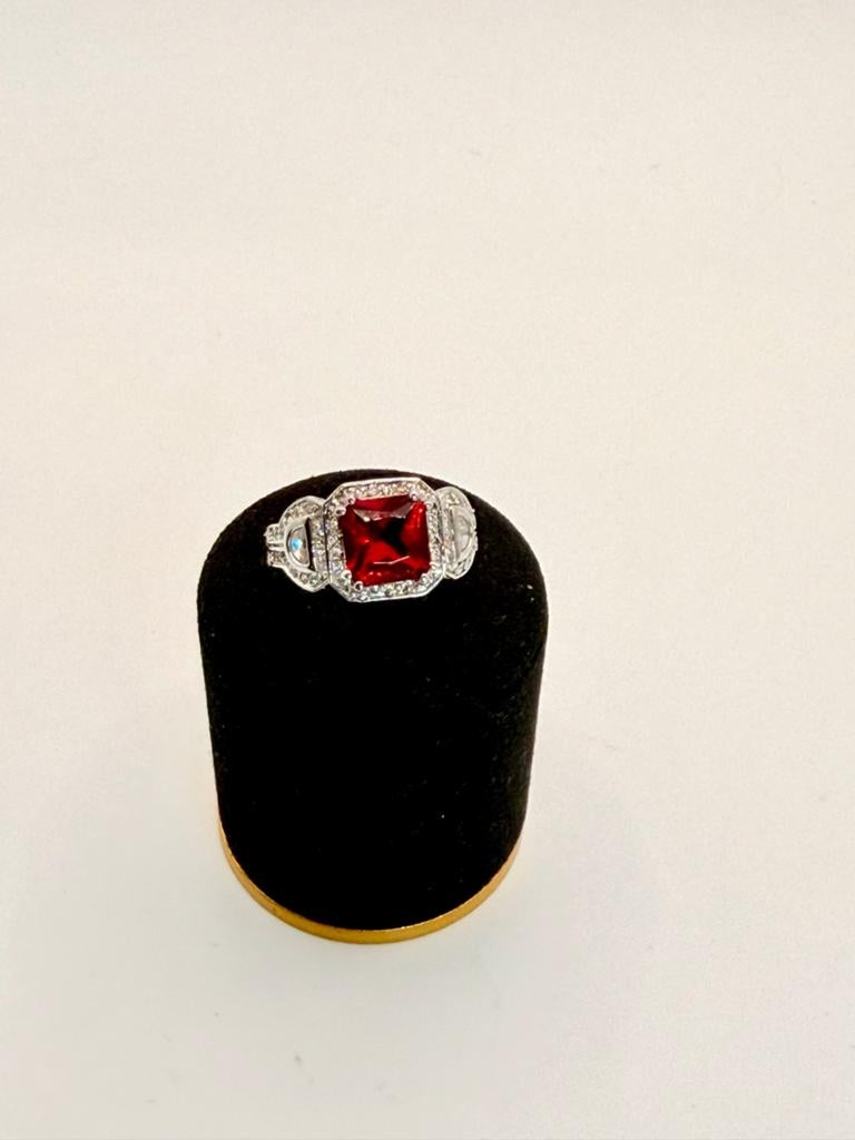 Luxe Halo Ring met Rode Edelsteen, Nieuw, Ophalen of Verzenden, Met edelsteen, Dame
