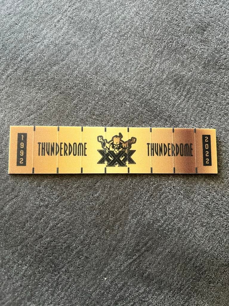 Hele rij thunderdome muntjes 30 jaar, Eén persoon