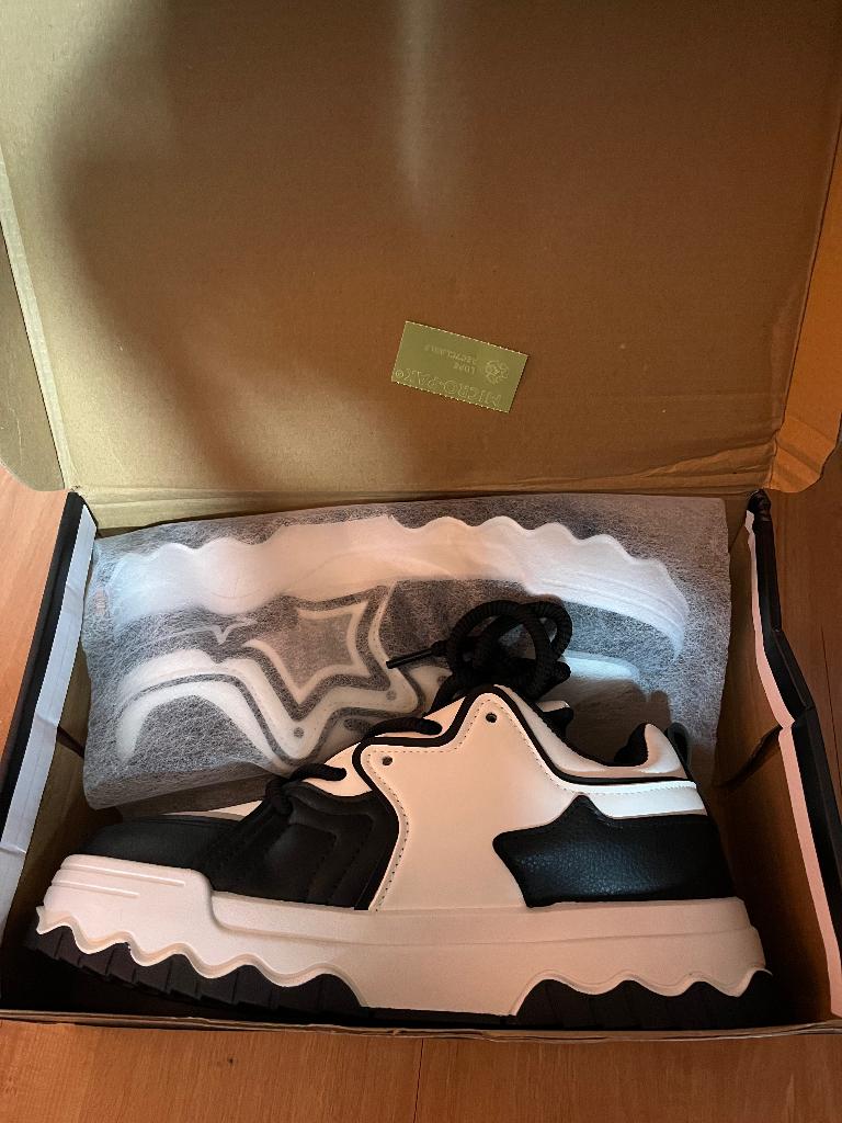 Zwart/witte sneakers maat 41, Ophalen, Zwart, Nieuw, Sneakers of Gympen