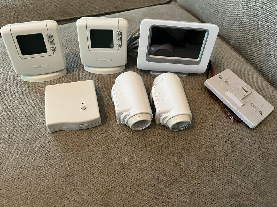 Honeywell Evohome Smart Thermostaat Systeem, Ophalen of Verzenden, Slimme thermostaat, Zo goed als nieuw
