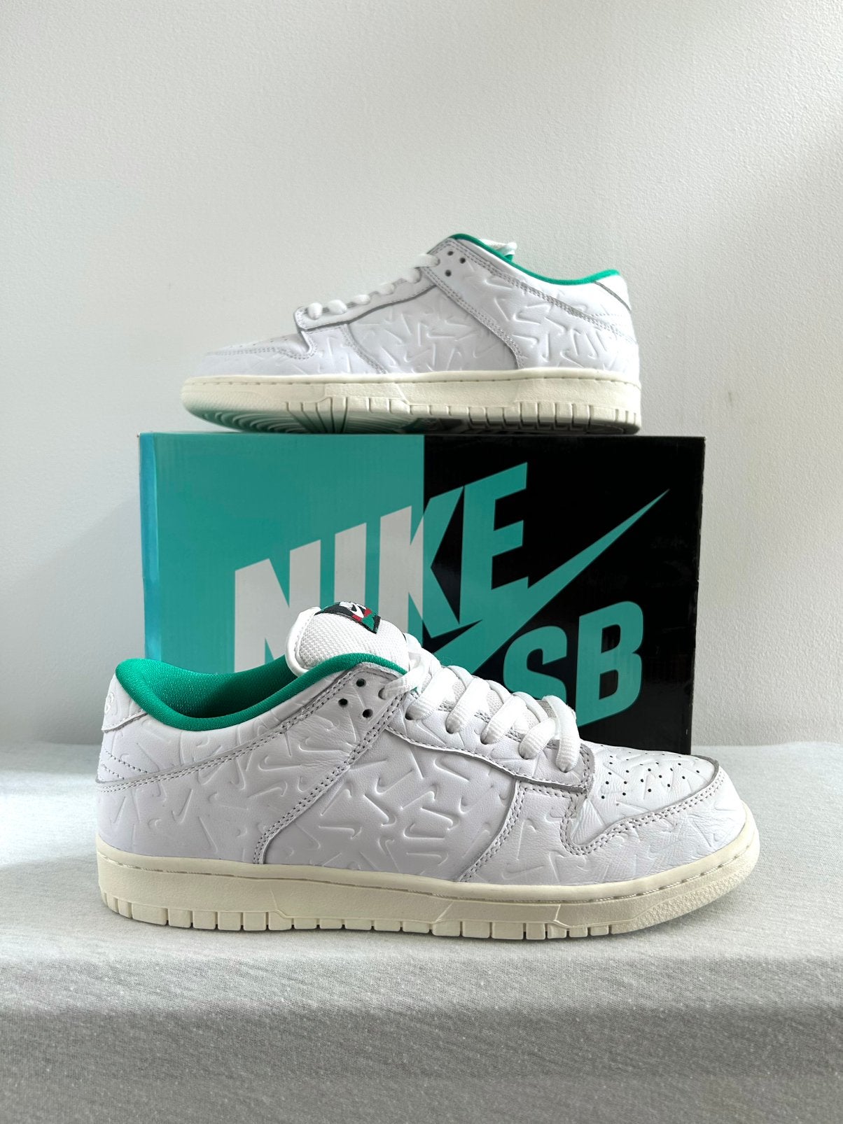 Nike SB Dunk Low Ben-G (EU 42,5), Wit, Nike, Ophalen of Verzenden, Sneakers of Gympen