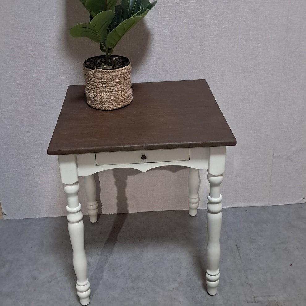 Landelijk bijzettafeltje met lade - Wit/Donker Hout, Huis en Inrichting, Tafels | Sidetables, Ophalen of Verzenden, Zo goed als nieuw
