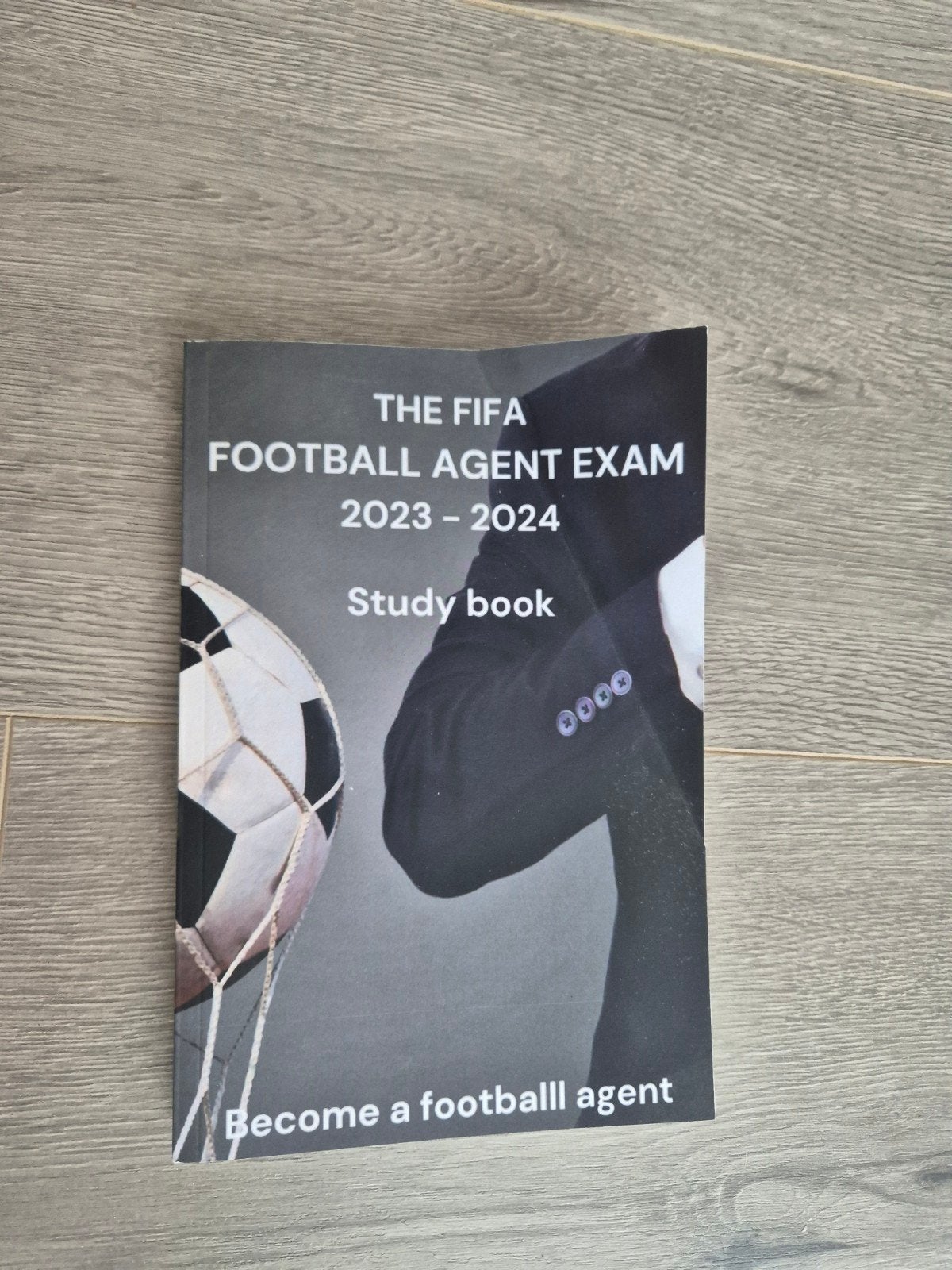 FIFA Football Agent Exam study book 2023-2024, Ophalen of Verzenden, Zo goed als nieuw