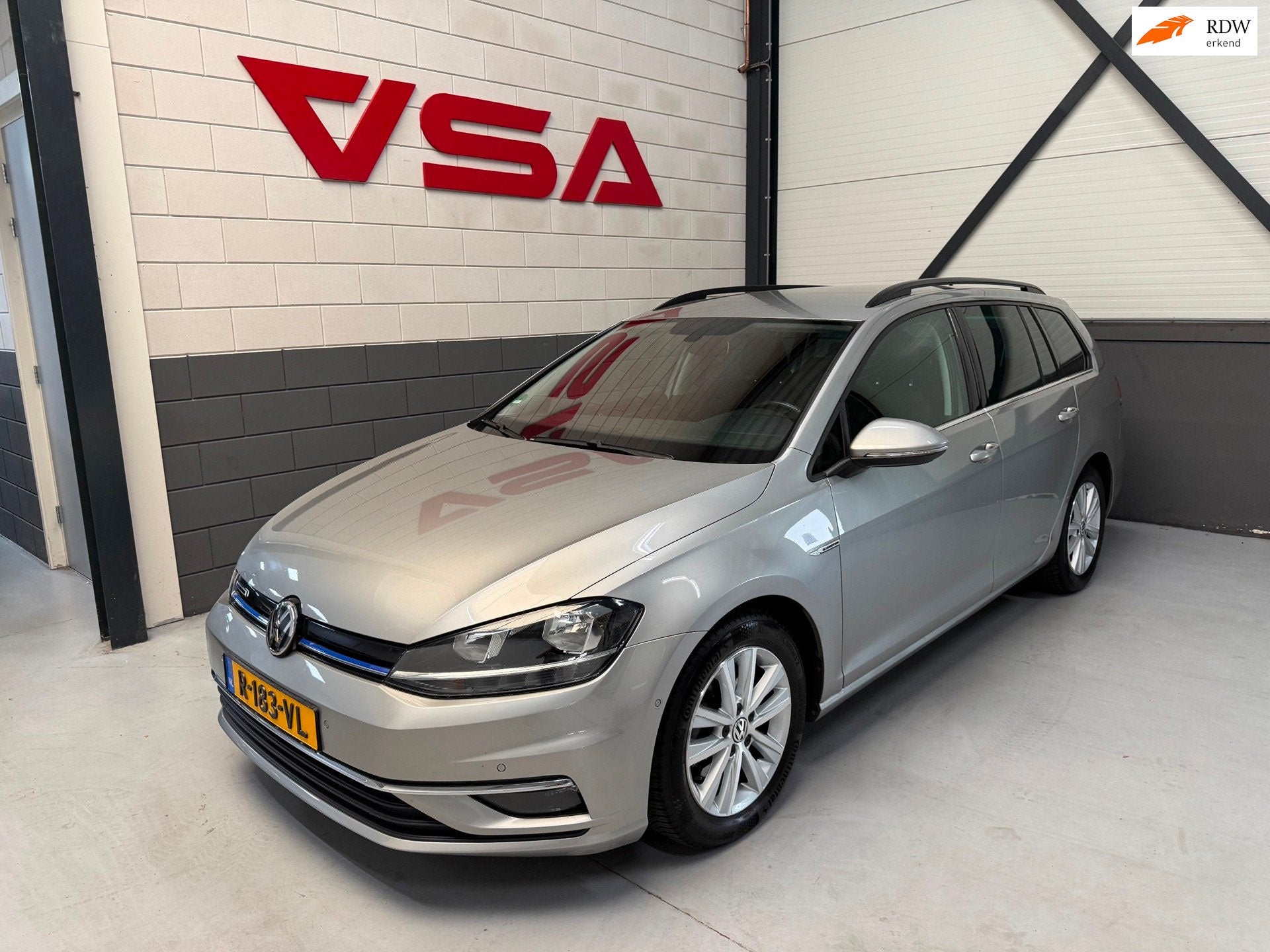 Volkswagen Golf 1.5 TSI Highline|Camera|Adaptive cruise|elek, Auto's, Voorwielaandrijving, Stof, 4 cilinders, Bedrijf