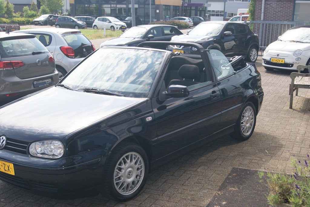 VOLKSWAGEN Golf 2.0 CABRIOLET 85KW Highline, 13 km/l, Stof, Zwart, 116 pk