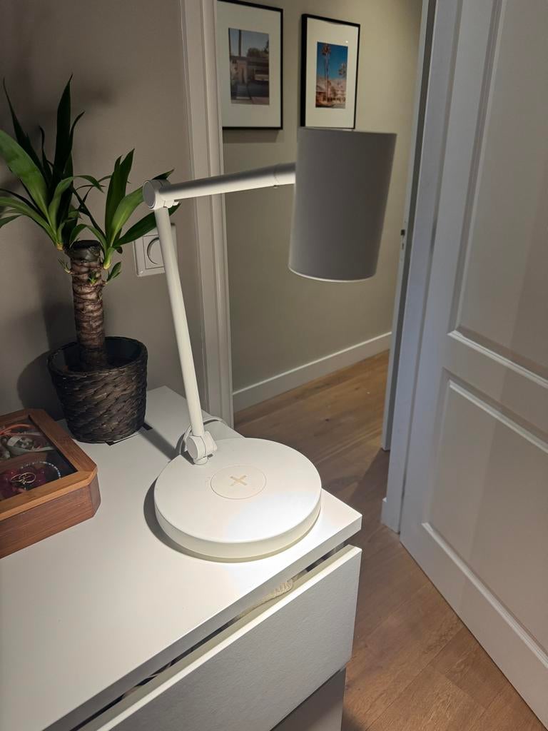 Ikea tafellamp wit met draadloze oplader, Ophalen, Zo goed als nieuw, Metaal