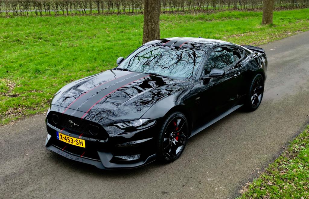 Zeer fraaie zwarte Ford Mustsang GT V8 5.0l