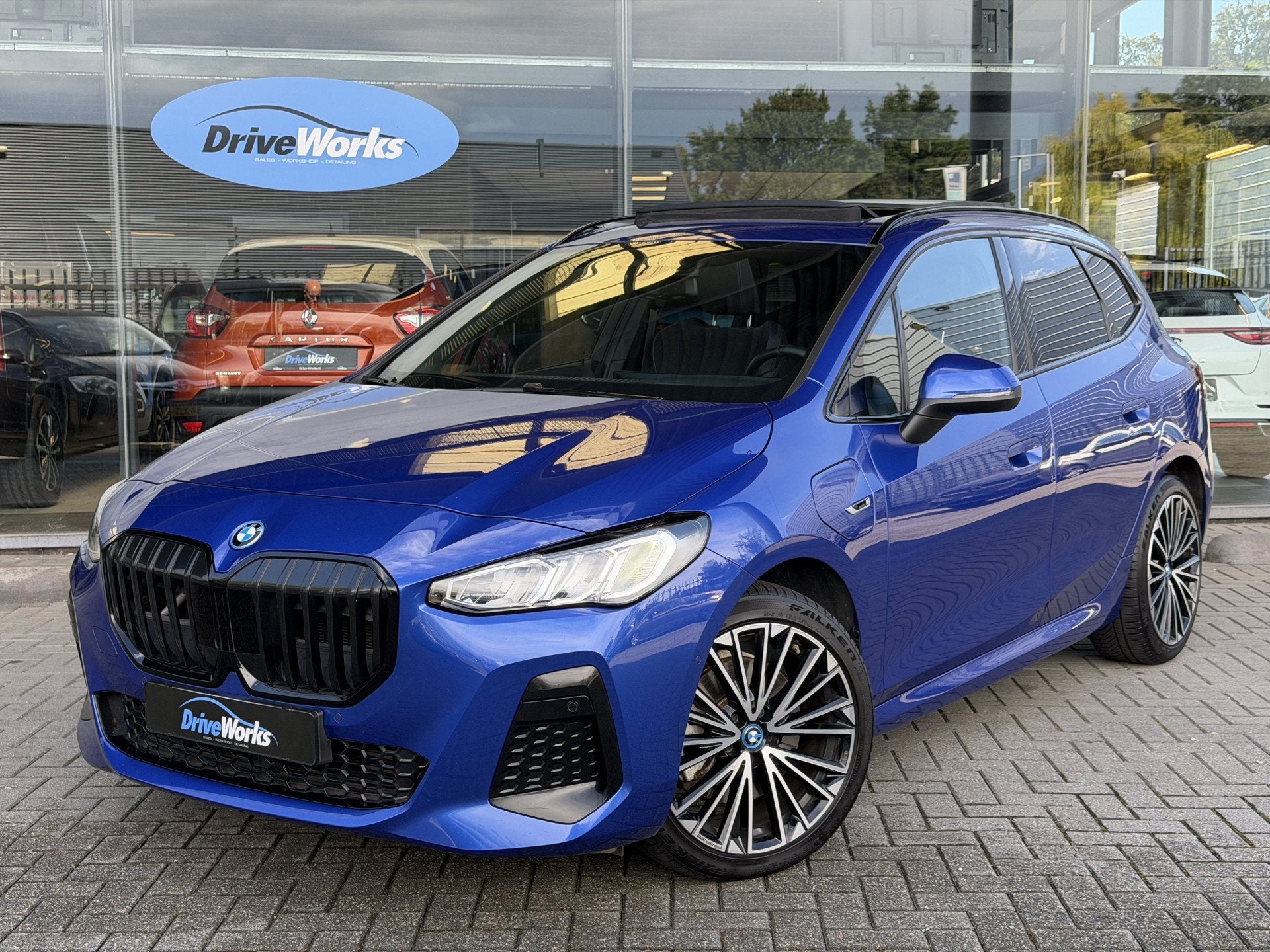 BMW 2 Serie Active Tourer | M-sport | 230e xDrive | M | H&K, Auto's, Automaat, Dealer onderhouden, Gebruikt, Met garantie (alle)