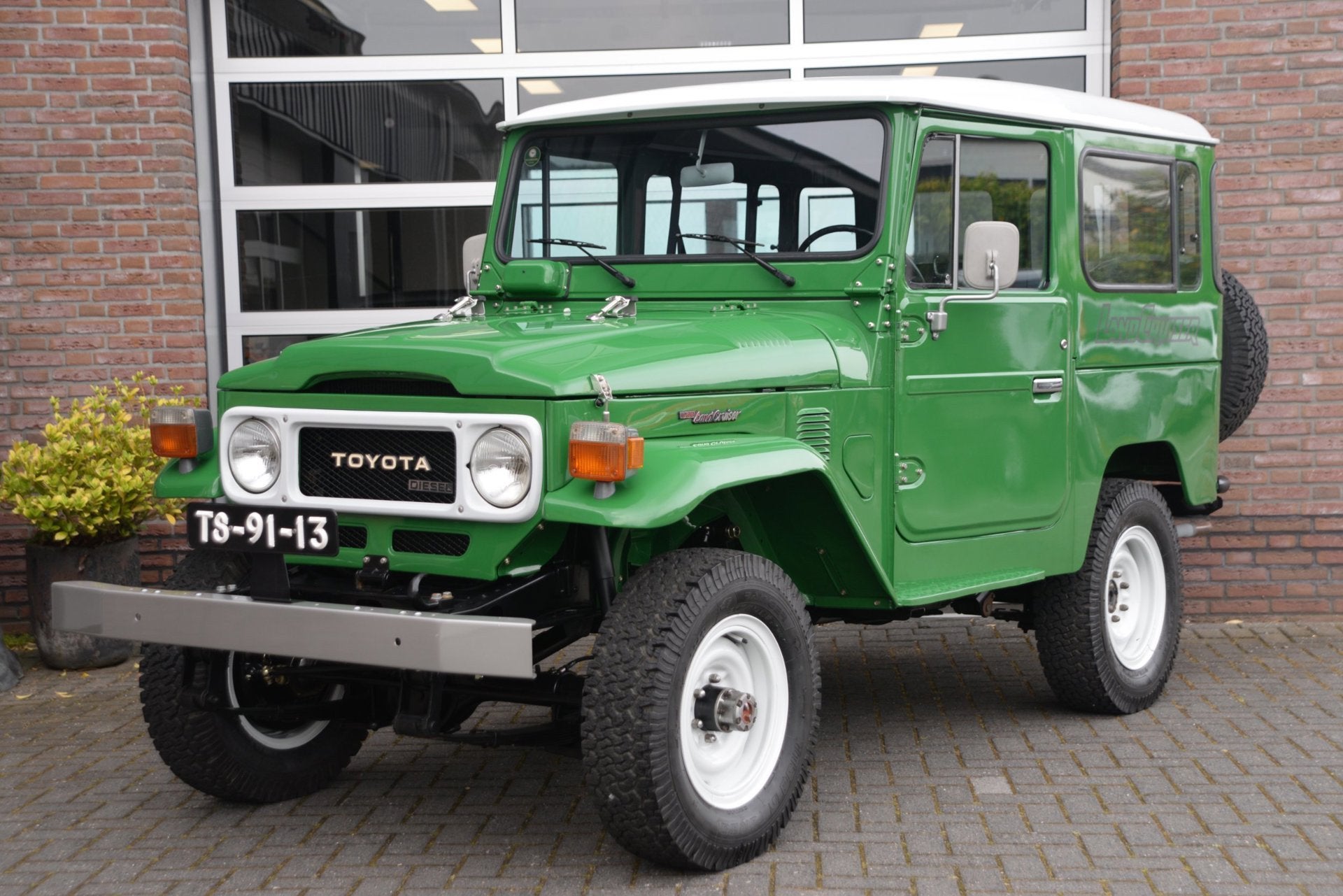 Toyota Land Cruiser BJ40 | Hardtop Diesel | Fully Restored |, Auto's, 2977 cc, Gebruikt, Zwart, 4 cilinders