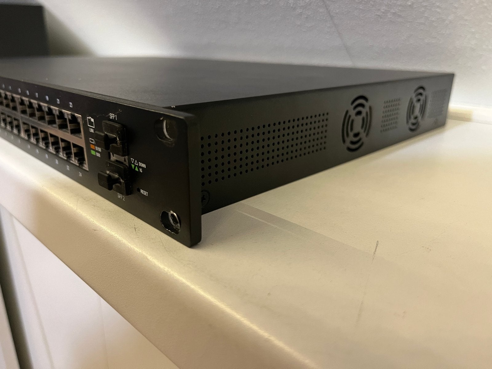 Ubiquiti EdgeSwitch 24 250W PoE+ Managed Gigabit Switch, Ophalen of Verzenden, Zo goed als nieuw