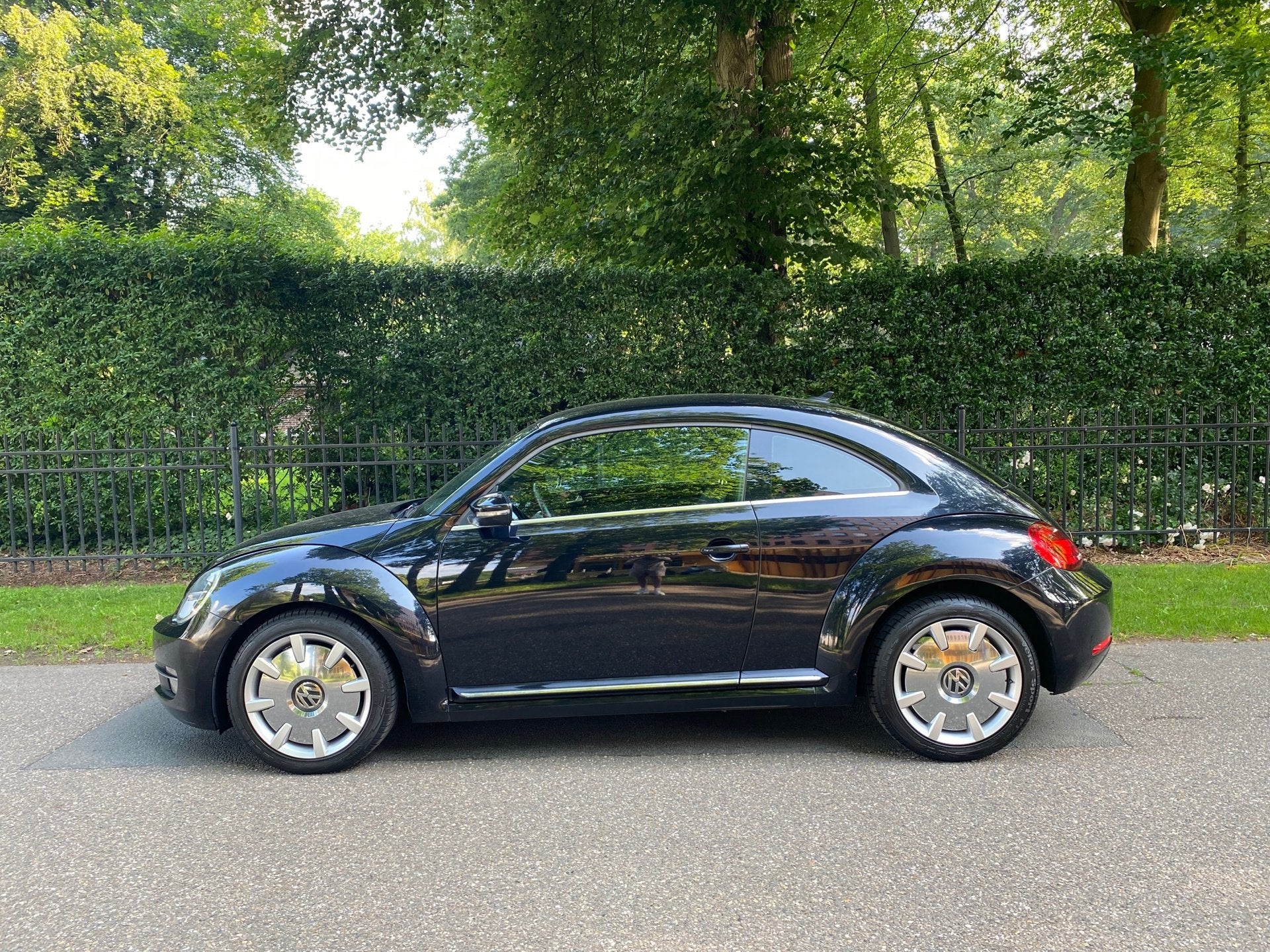 Volkswagen BEETLE 1.6 TDI Design PRIJS INCLUSIEF BTW!, Auto's, Voorwielaandrijving, Euro 5, Stof, Gebruikt
