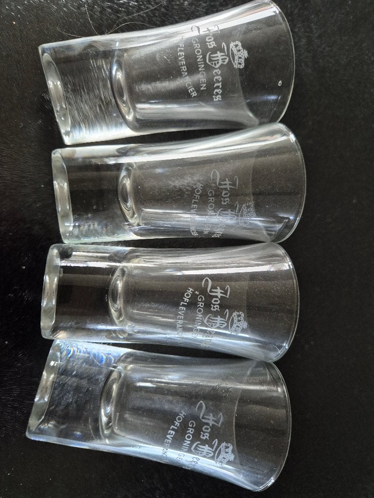 4 jenever glaasjes van Jos Beeres, Verzamelen, Ophalen, Zo goed als nieuw, Borrel- of Shotglas