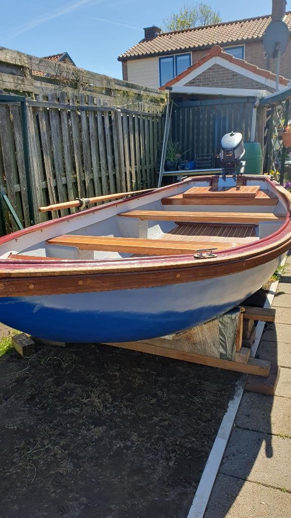 Roeiboot met buitenboordmotor en trailer, Watersport en Boten, Ophalen, Gebruikt, Polyester, Met motor