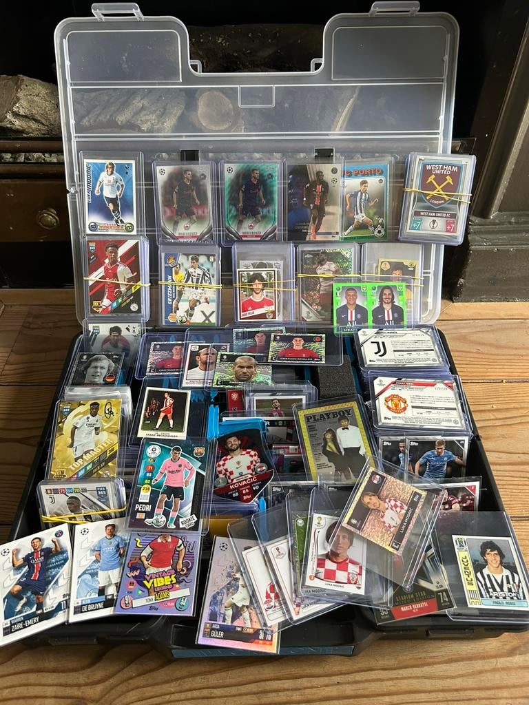 Koffer vol met top Rookies, numberd, signed,Messi, Ronaldo.., Hobby en Vrije tijd, Stickers en Plaatjes, Ophalen of Verzenden
